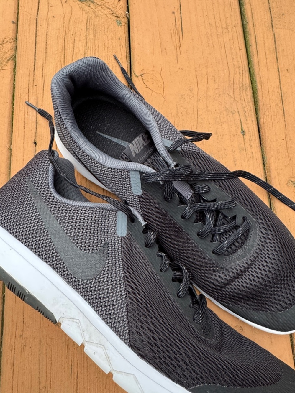 Nike Men’s Black and Gray Athletic Running Shoes, Flex Experience RN5. Size 11.